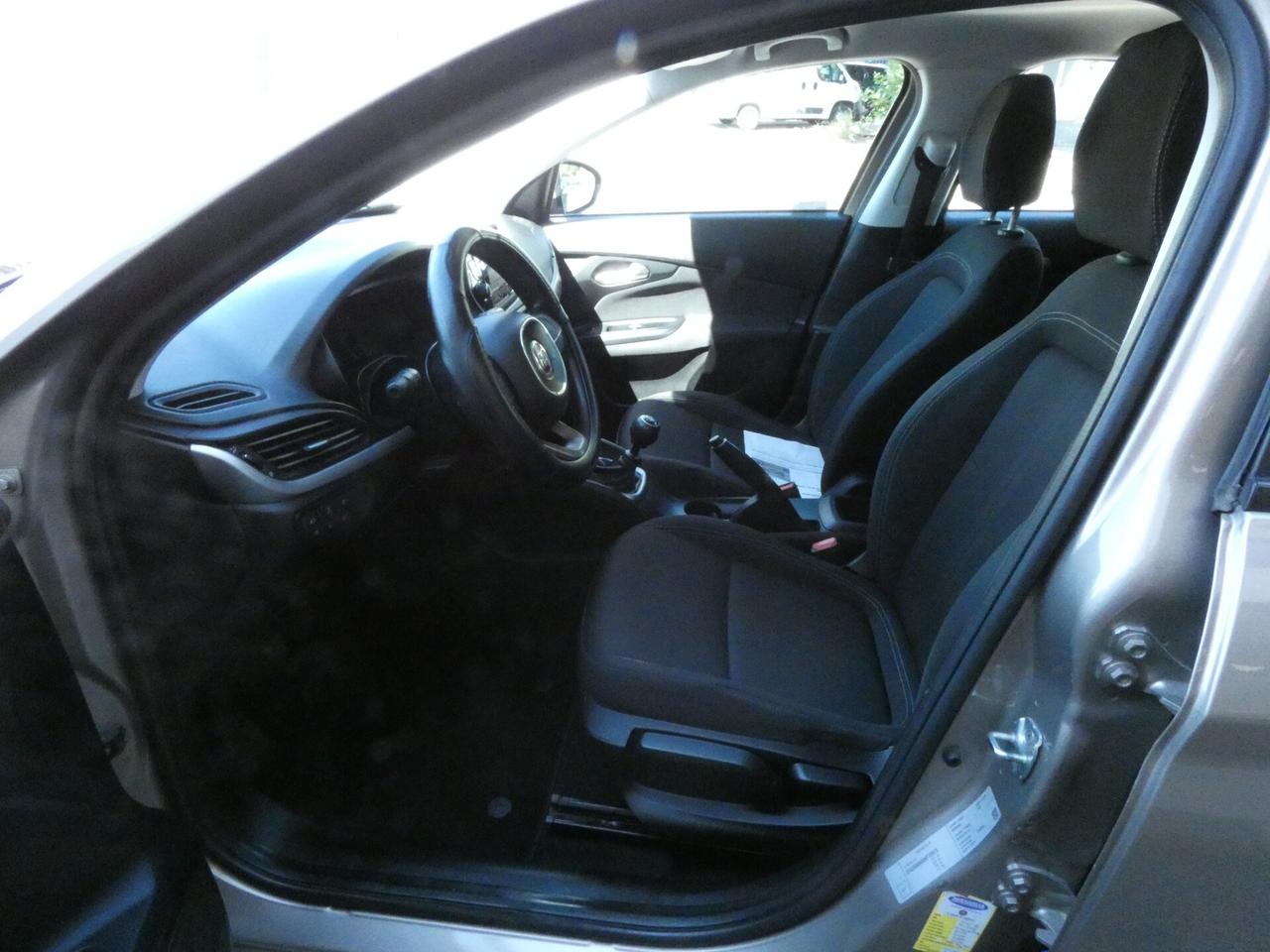 FIAT Tipo (2015-->) Tipo 1.6 Mjt S&S SW Easy Bu...