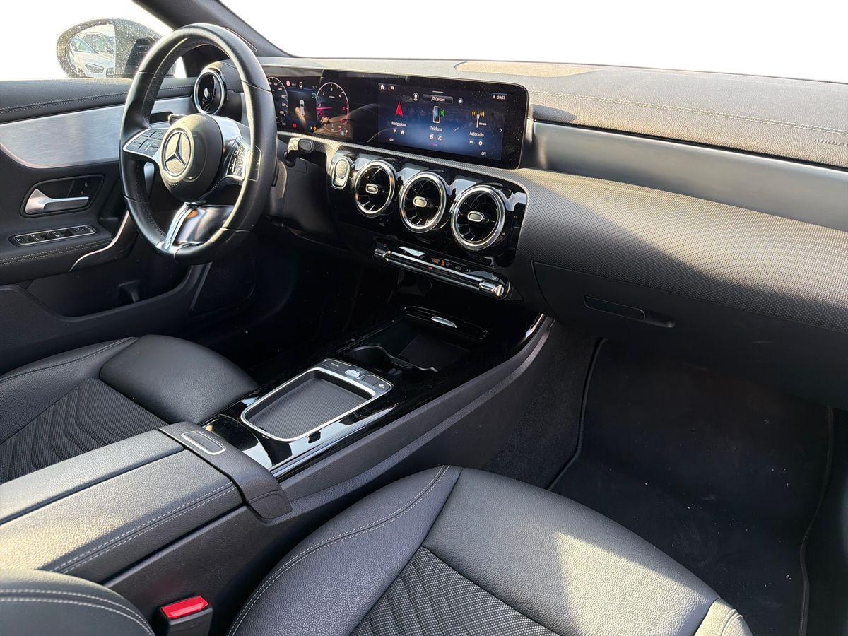 Mercedes-Benz CLA Shooting Brake 180 d Progressive Advanced Plus auto