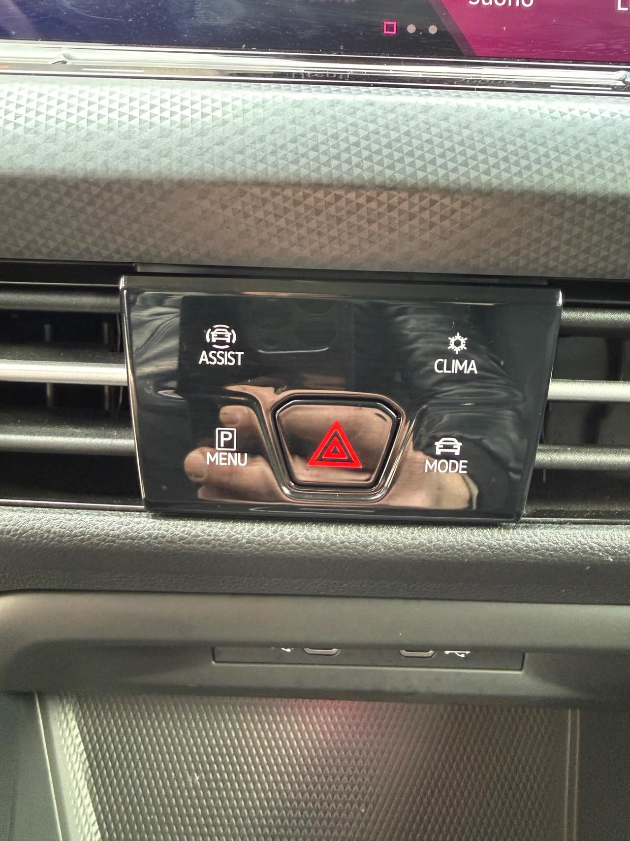 Volkswagen Golf 8 2.0 TDI DSG SCR CON GANCIO TRAINO