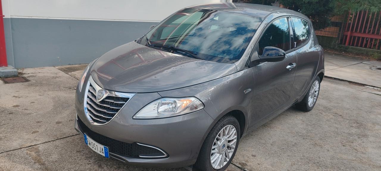 Lancia Ypsilon 1.2 69 CV 5 porte S&S Silver