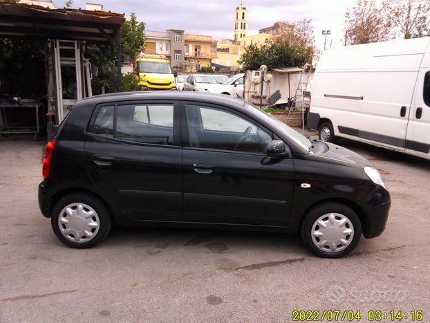 Kia Picanto 2011 photo 2
