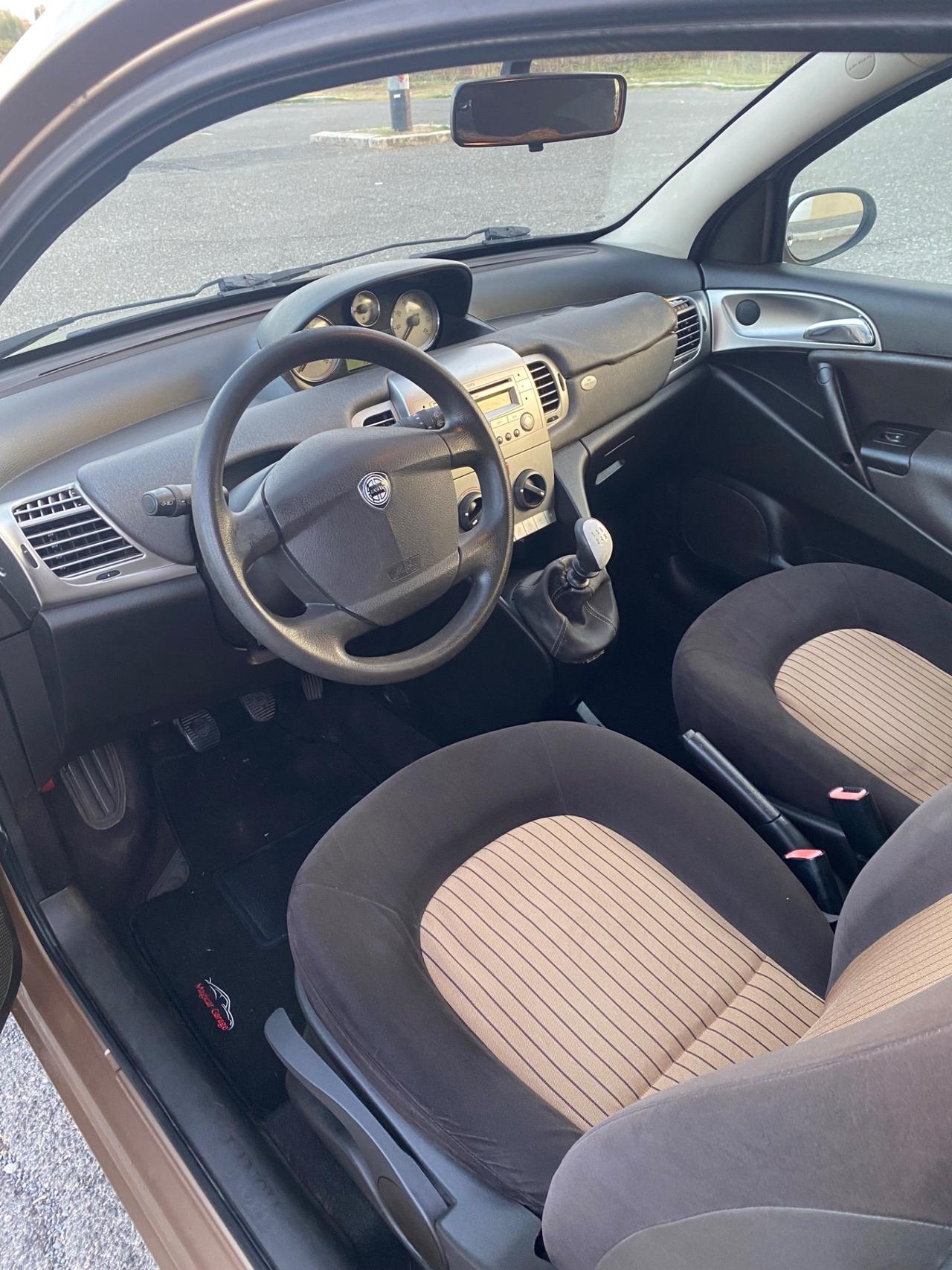 Lancia Ypsilon 1.2 Oro Giallo