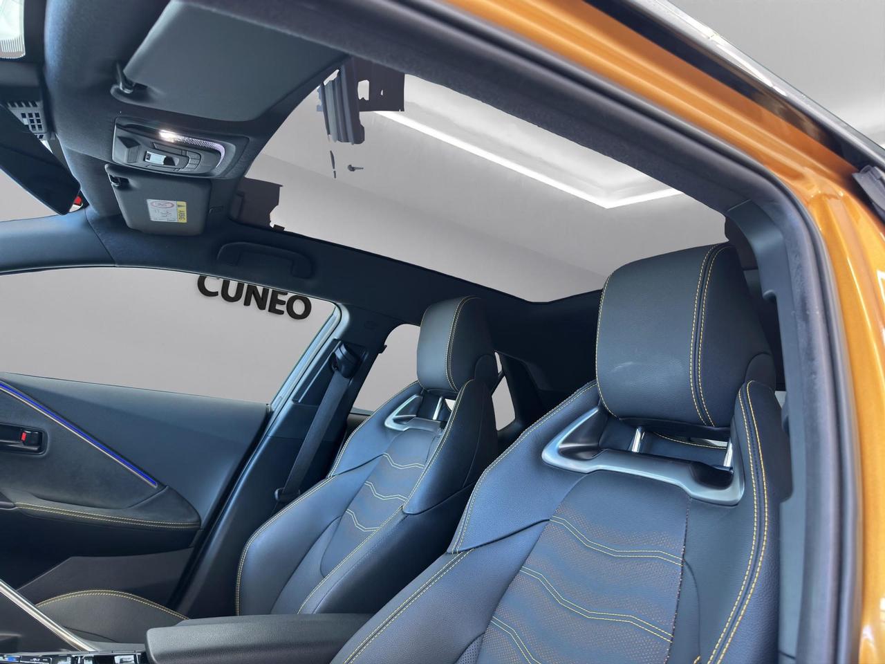 Toyota C-HR 2.0 phev Lounge Premiere fwd e-cvt