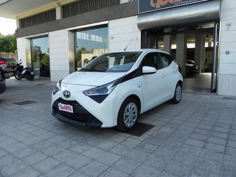 Toyota Aygo Connect 1.0 VVT-i 72 CV 5 porte x-cool