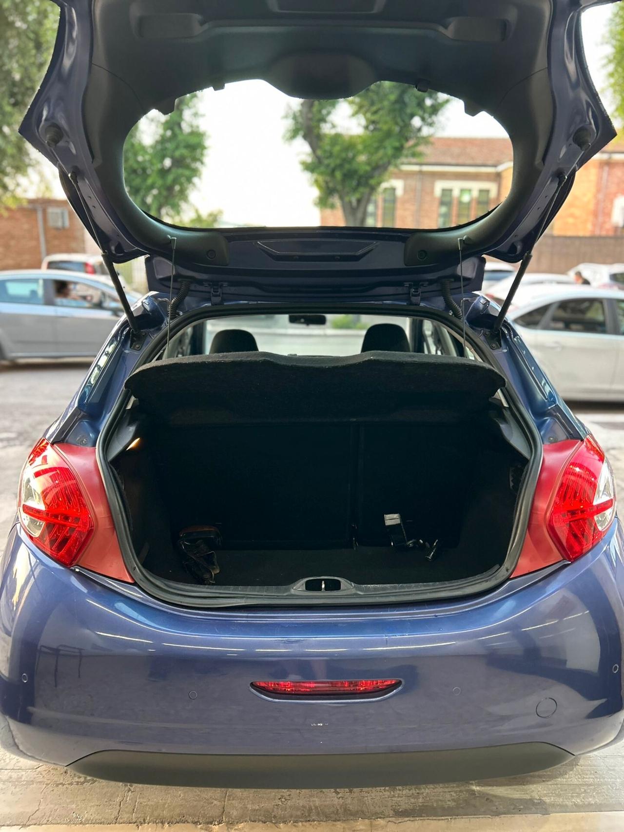 Peugeot 208 1.4 HDi 68 CV 5 porte Allure