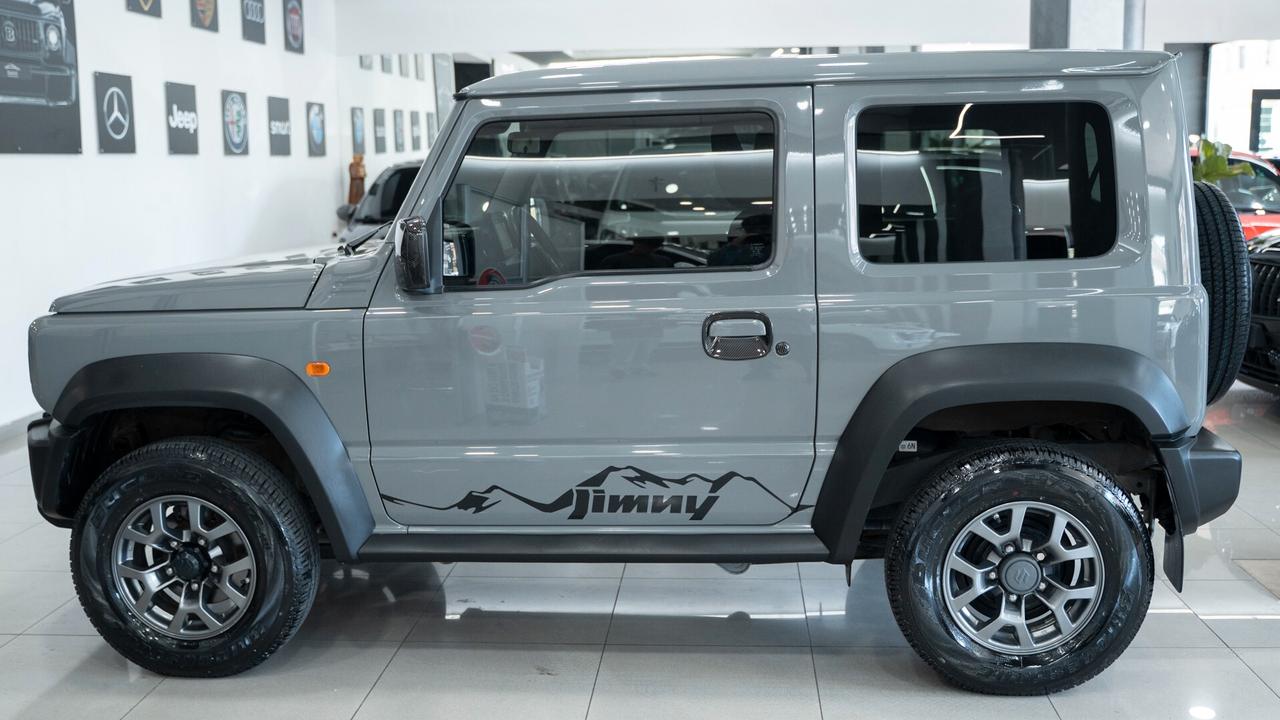 Suzuki Jimny 1.5 TOP 4WD ALLGRIP 4 POSTI AUTOVETTURA LED NAVI FULL OPTIONAL