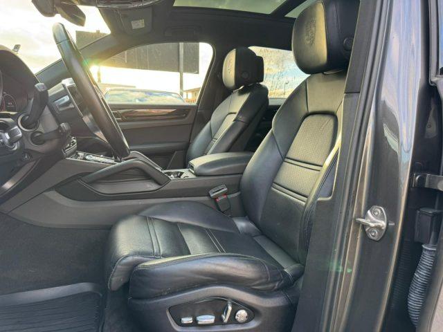 PORSCHE Cayenne 3.0 V6