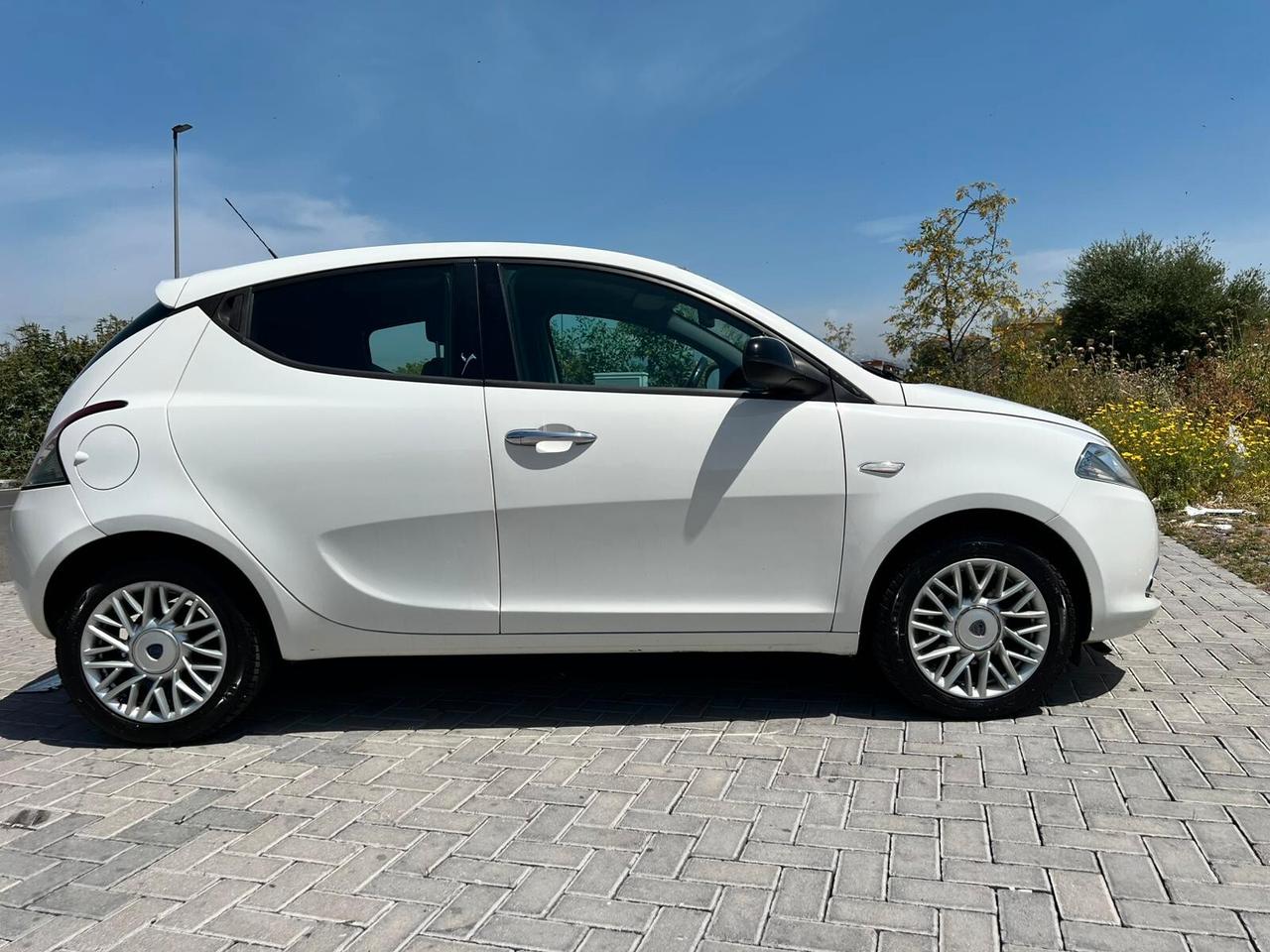 Lancia Ypsilon 1.3MLJT COME NUOVA FULL 2014