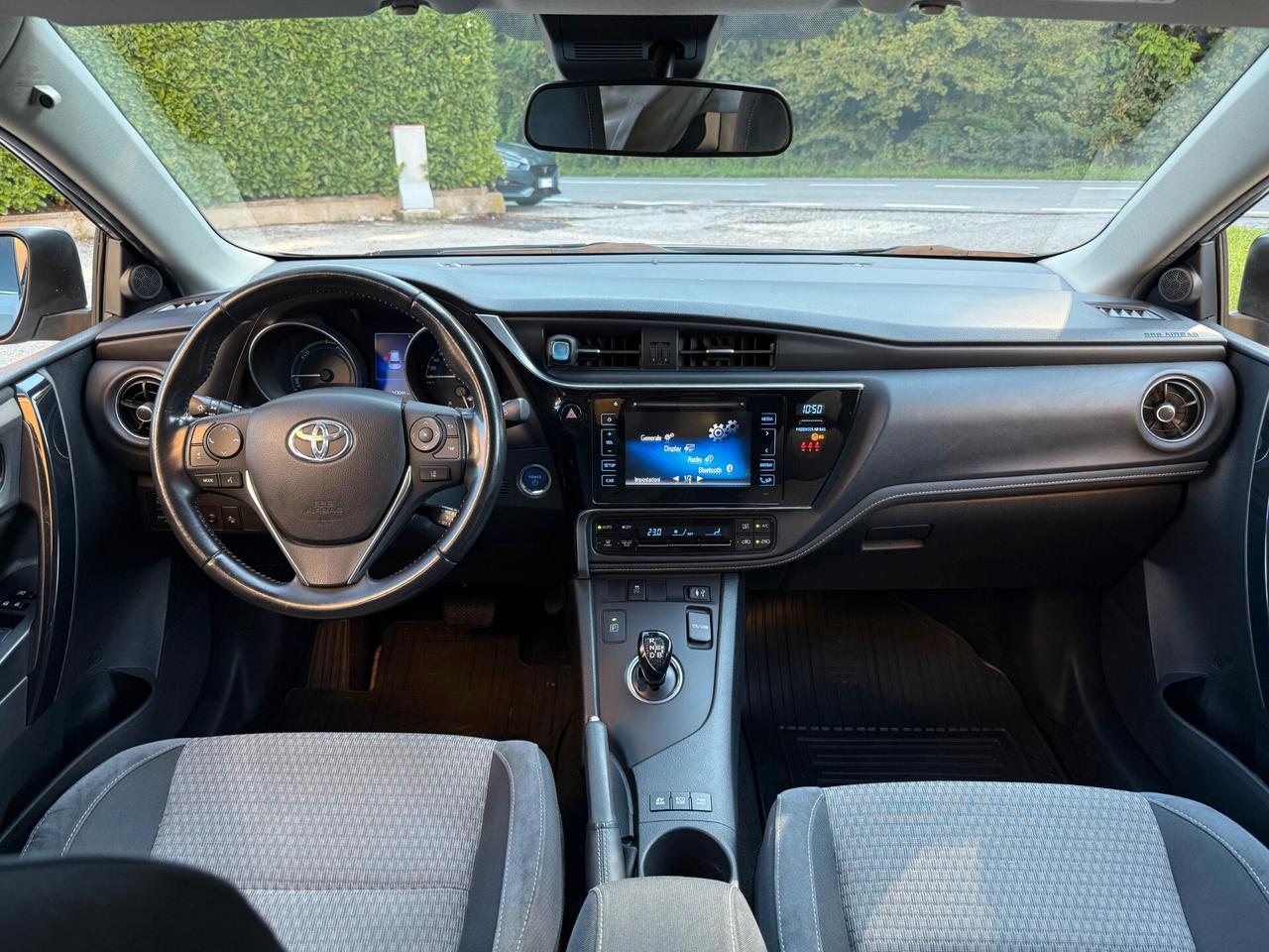 Toyota Auris 1.8 Hybrid Lounge Automatica