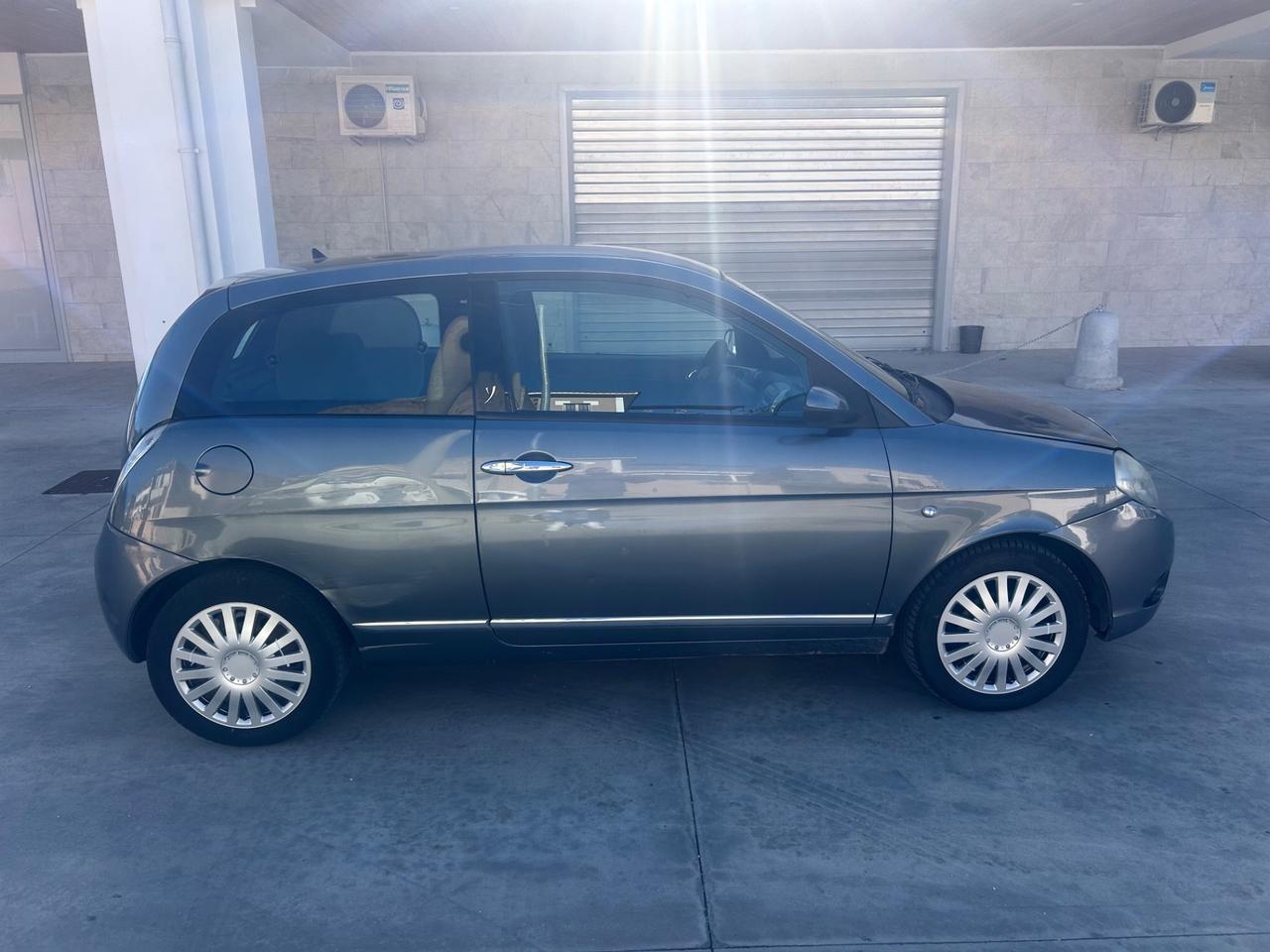 Lancia Ypsilon 1.3 MJT 90 CV DPF Sport MomoDesign