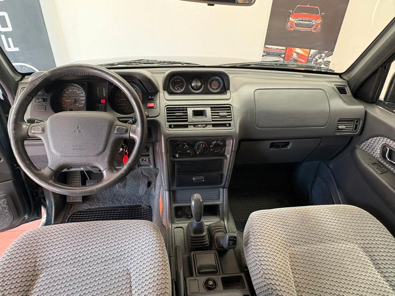 MITSUBISHI PAJERO 4X4 Diesel 2.5 CV 100 Km 204.839 tagliandati