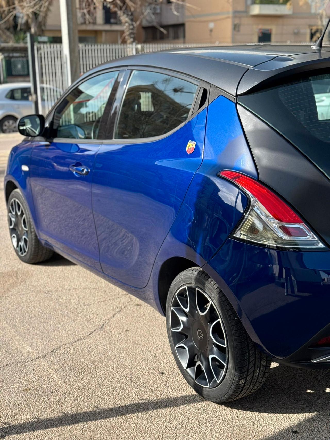 Lancia Ypsilon 1.3 MJT 16V 95 CV 5 porte S&S S Momodesign