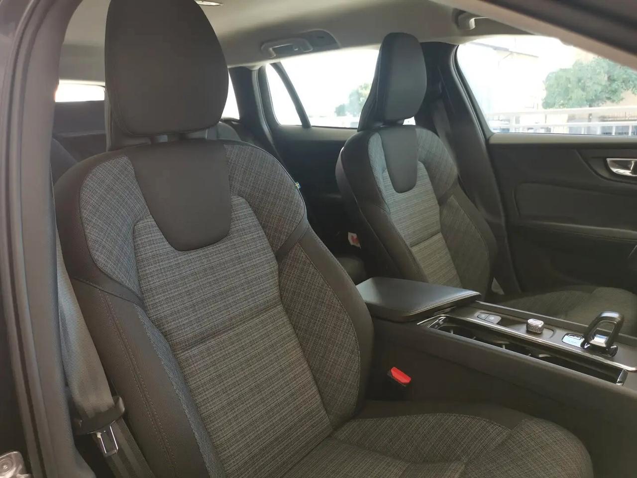 Volvo V60 B4 (d) Geartronic Momentum Business