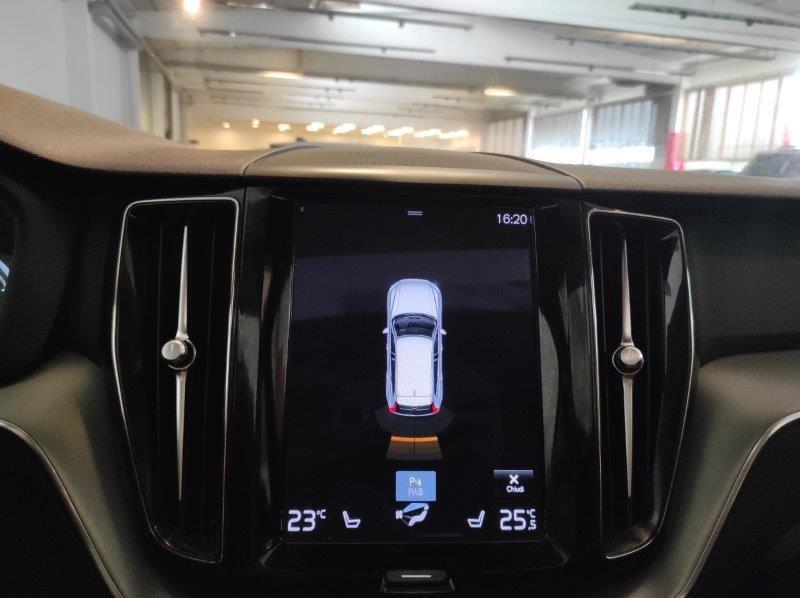 VOLVO XC60 (2017-->) - XC60 B4 Geartronic Momentum