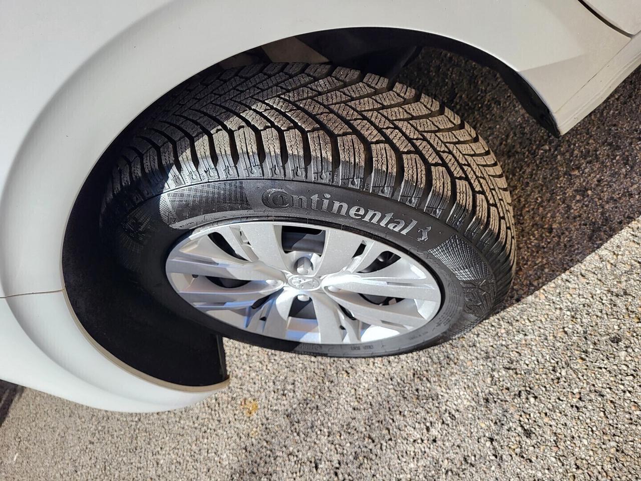 PEUGEOT 208 1,4 HDI-UNICA PROPRIETAR-4 REVISIONI