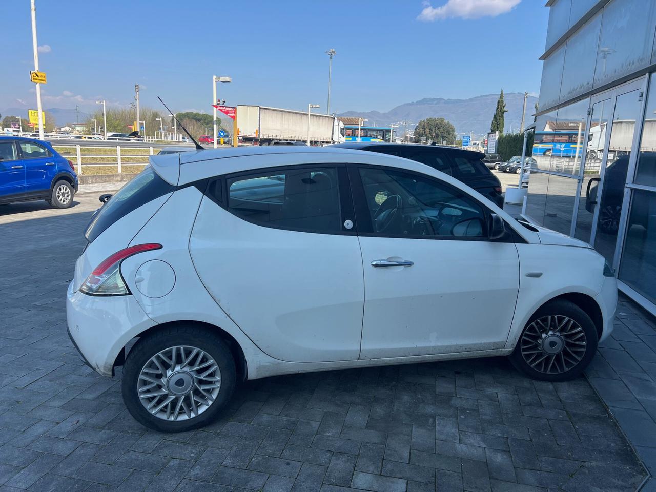 Lancia Ypsilon 1.2 69 CV 5 porte GPL Ecochic Silver