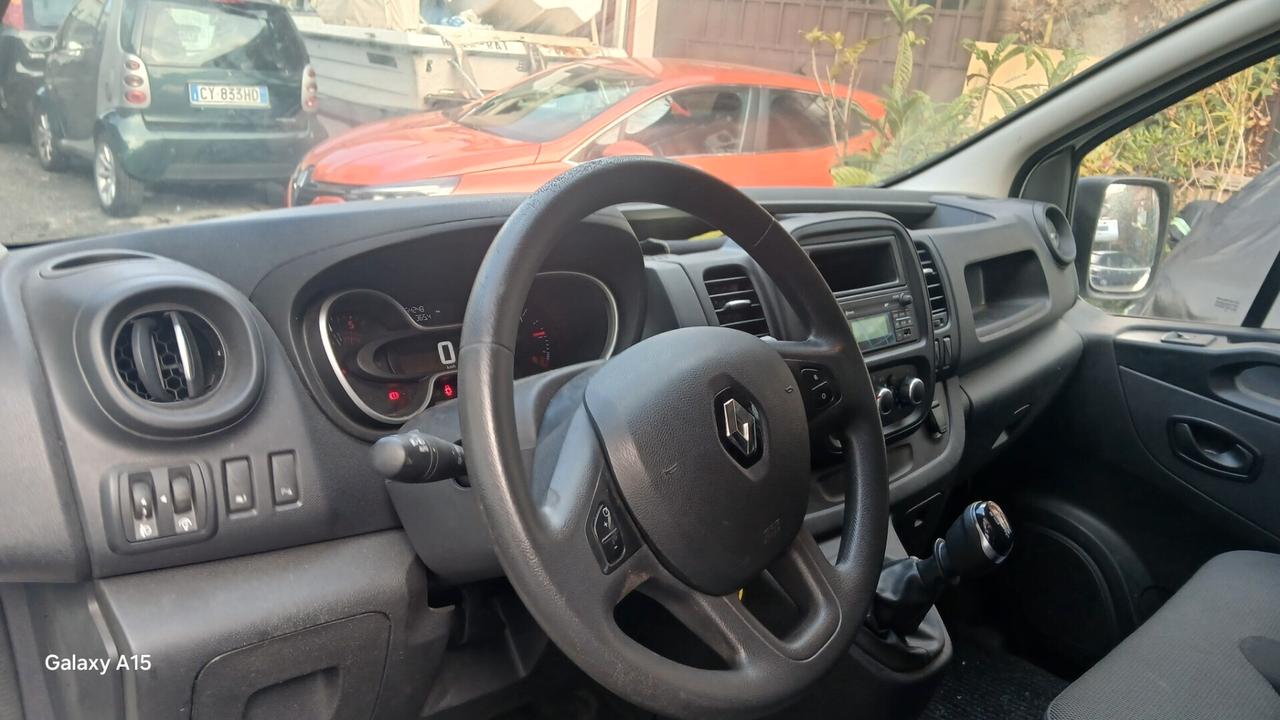 Renault Trafic T27 2.0 dCi LUNGO IVATO