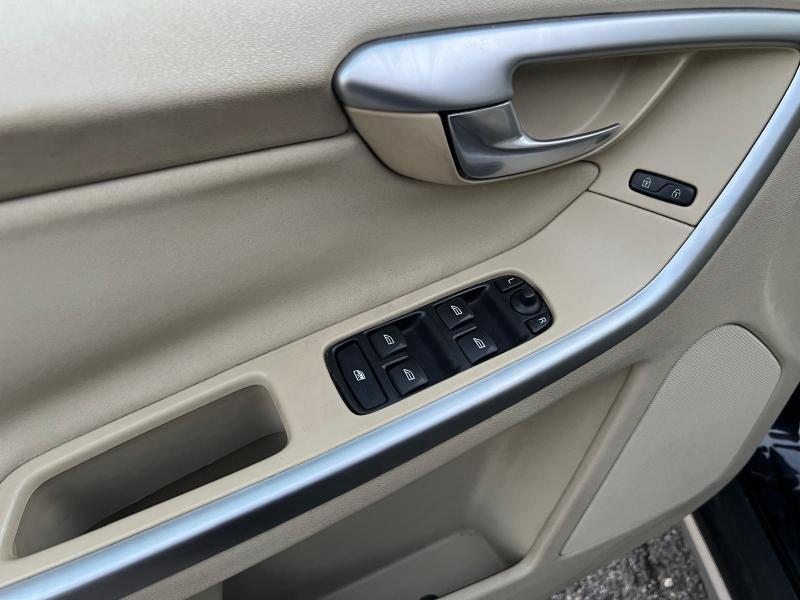 Volvo XC60 2.4d Momentum fwd 175cv auto