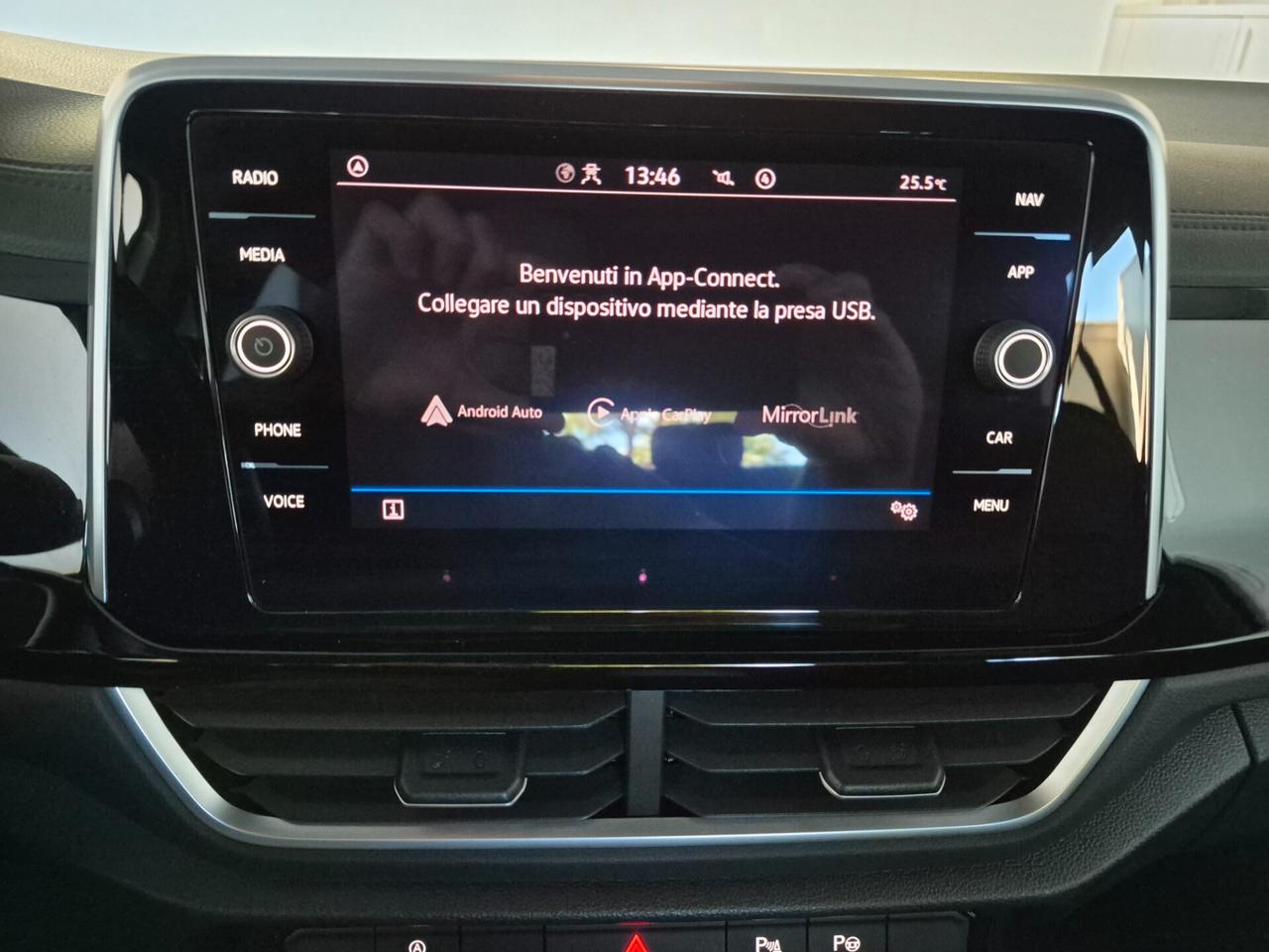 Volkswagen T-Roc 1.5 TSI R-LINE DSG LED APPLE CAR PLAY/ANDROID AUTO RETROCAMERA ACC WIRELESS VETRI PRIVACY AMBIENT LIGHT COCKPIT PRO