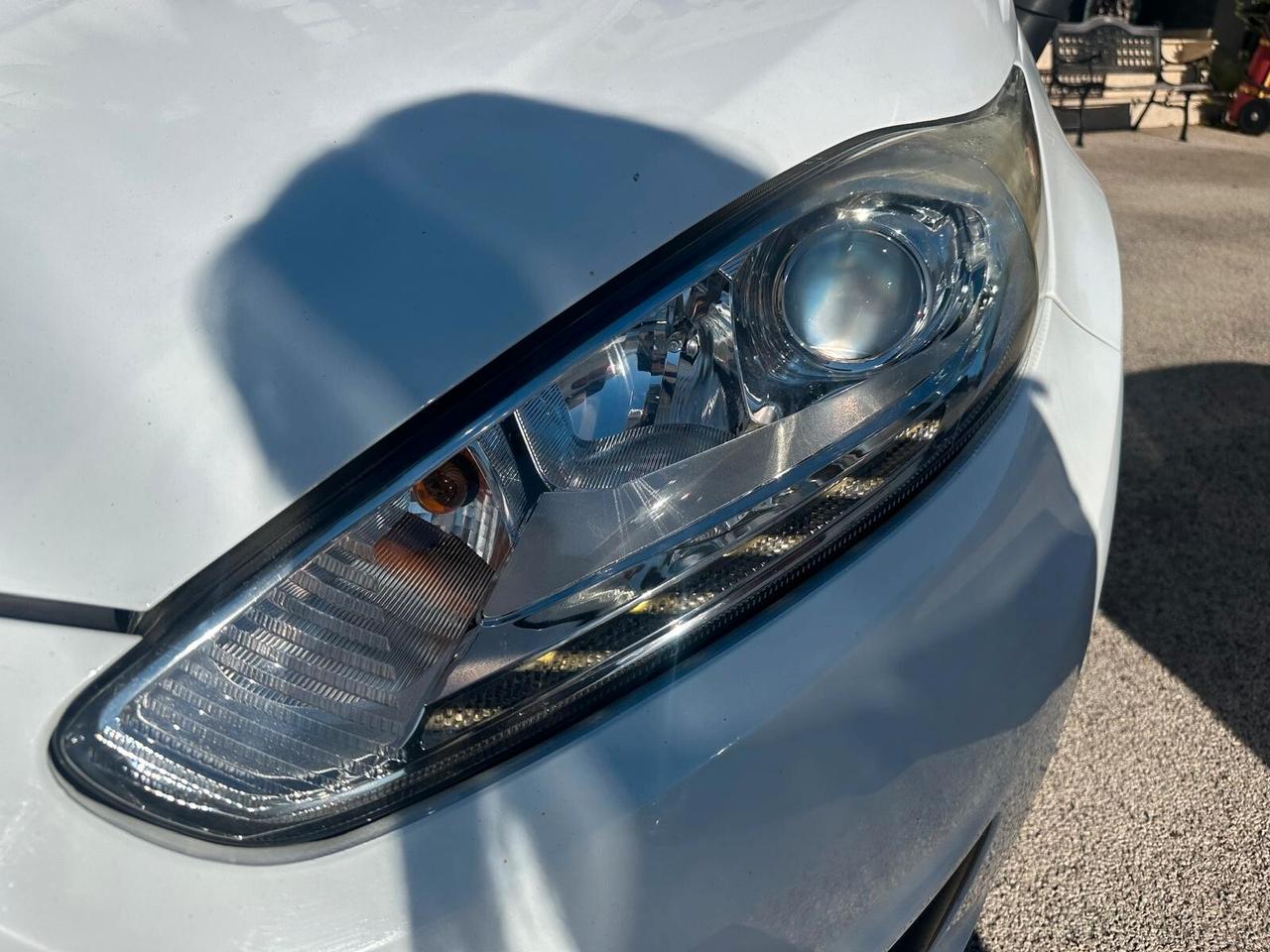 Ford Fiesta 1.5 TDCi 75CV 5 porte Black & White Edition NEOPATENTATI