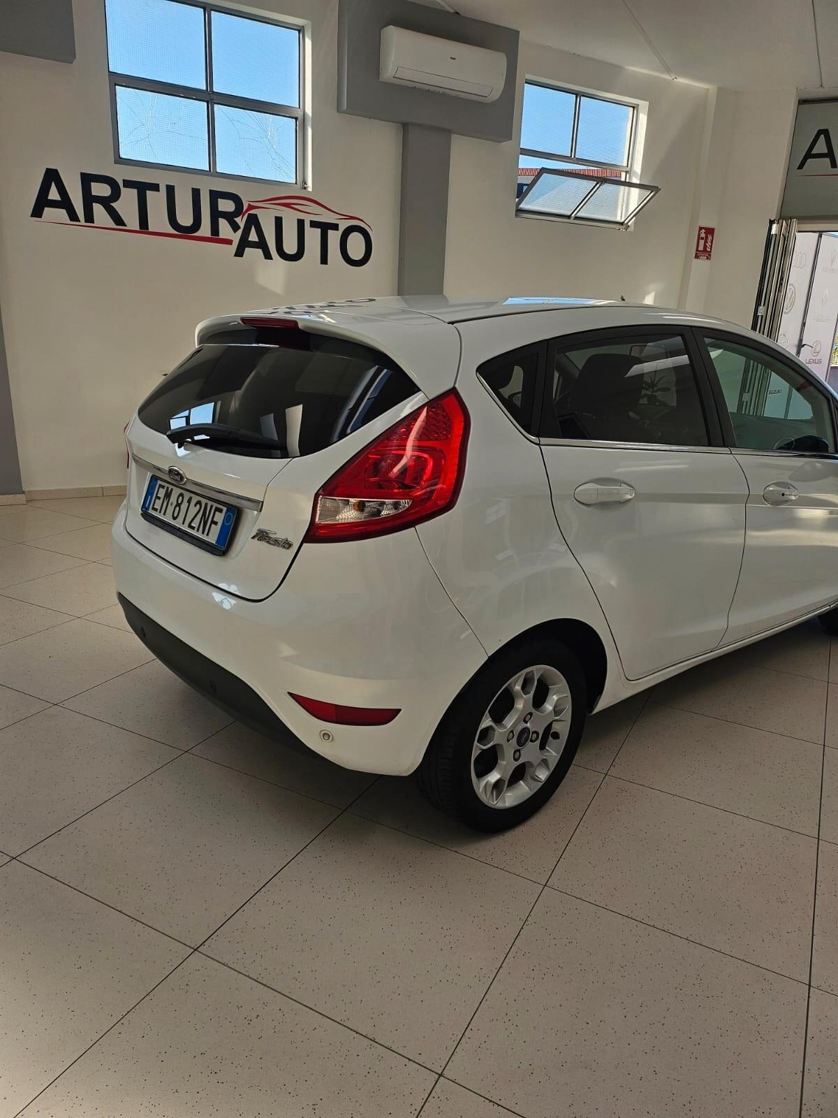 Ford Fiesta 1.4 16V 5p. Bz.- GPL Titanium Bs.