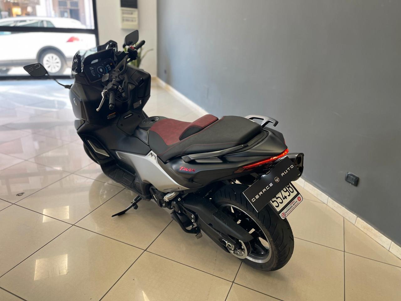 Yamaha TMAX 560 25th Anniversary black max