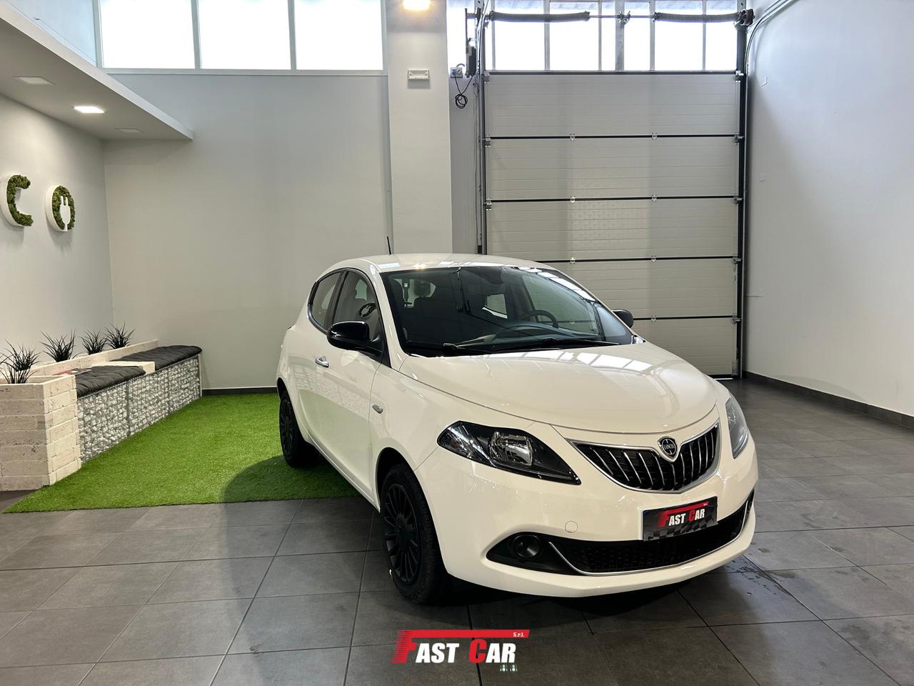 Lancia Ypsilon 1.2 69 CV 5 porte GPL Silver