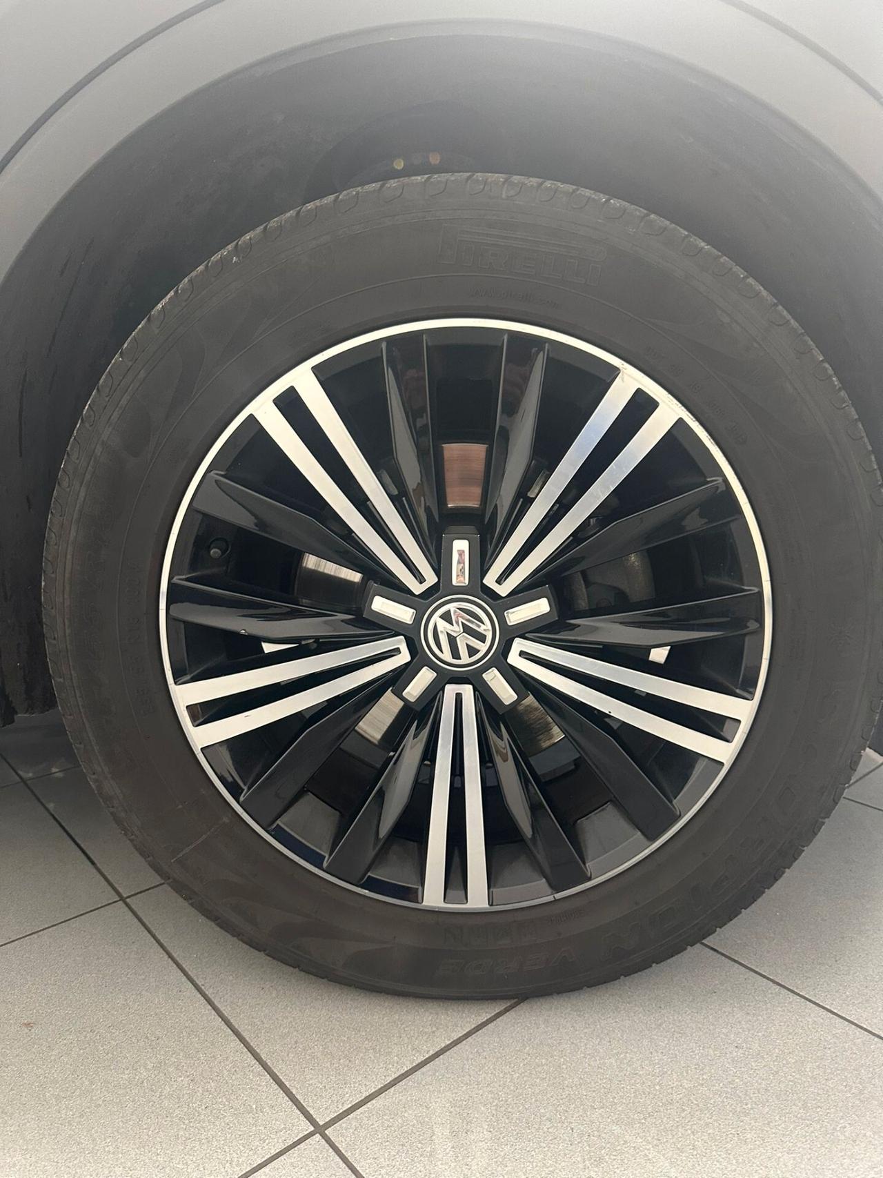 Volkswagen Tiguan 2.0 TDI SCR DSG 4MOTION Business BMT