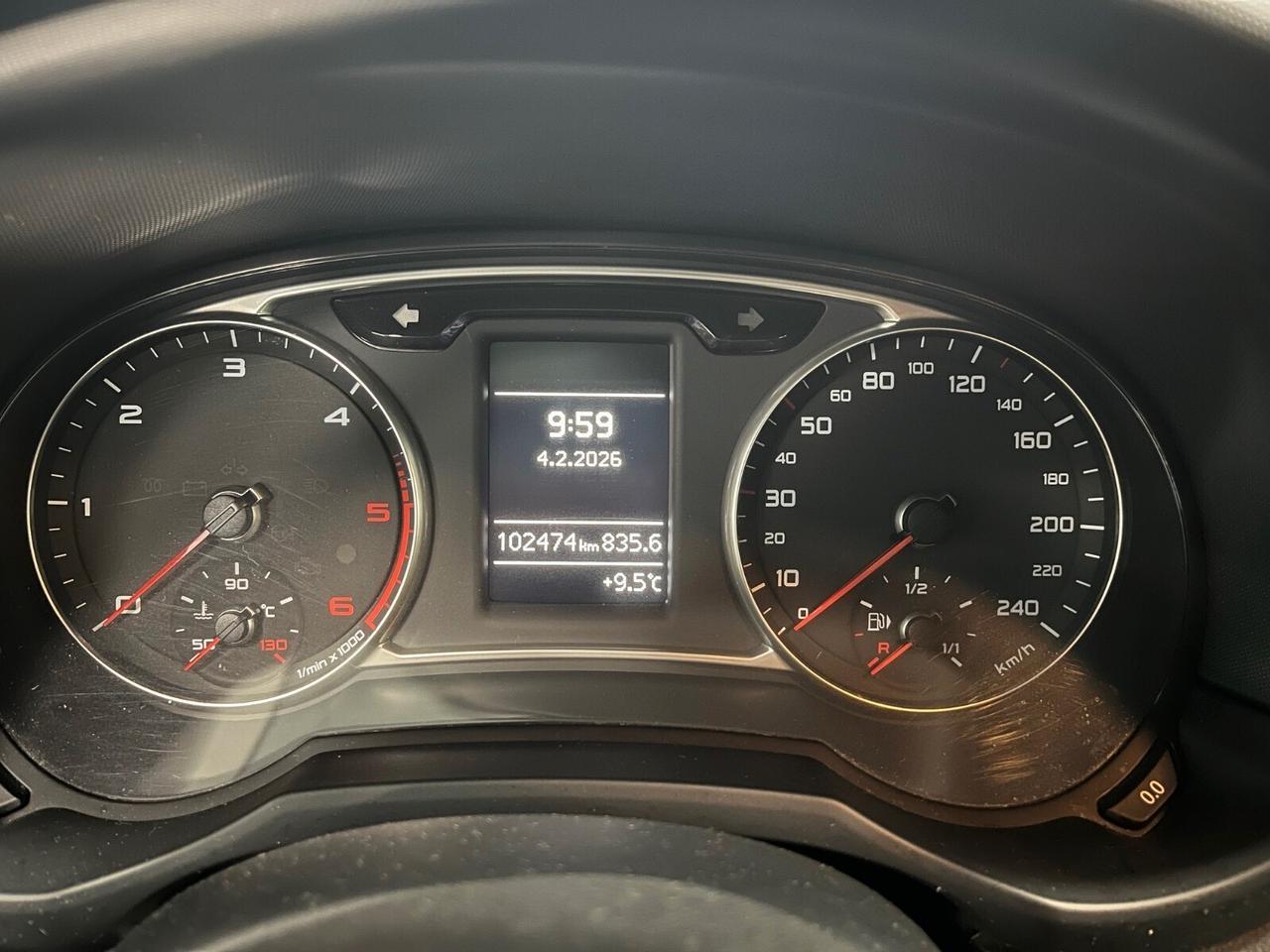 Audi A1 -1.6 tdi-Attraction-90cv-DIESEL-EURO5B-NEOPATENTATI