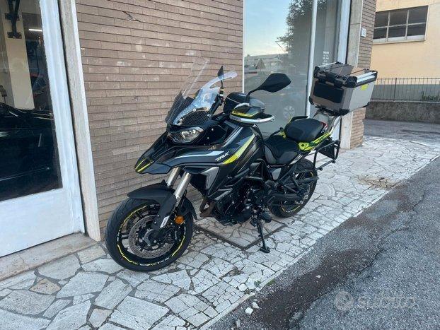 Benelli TRK 702 + TRIS DI VALIGE