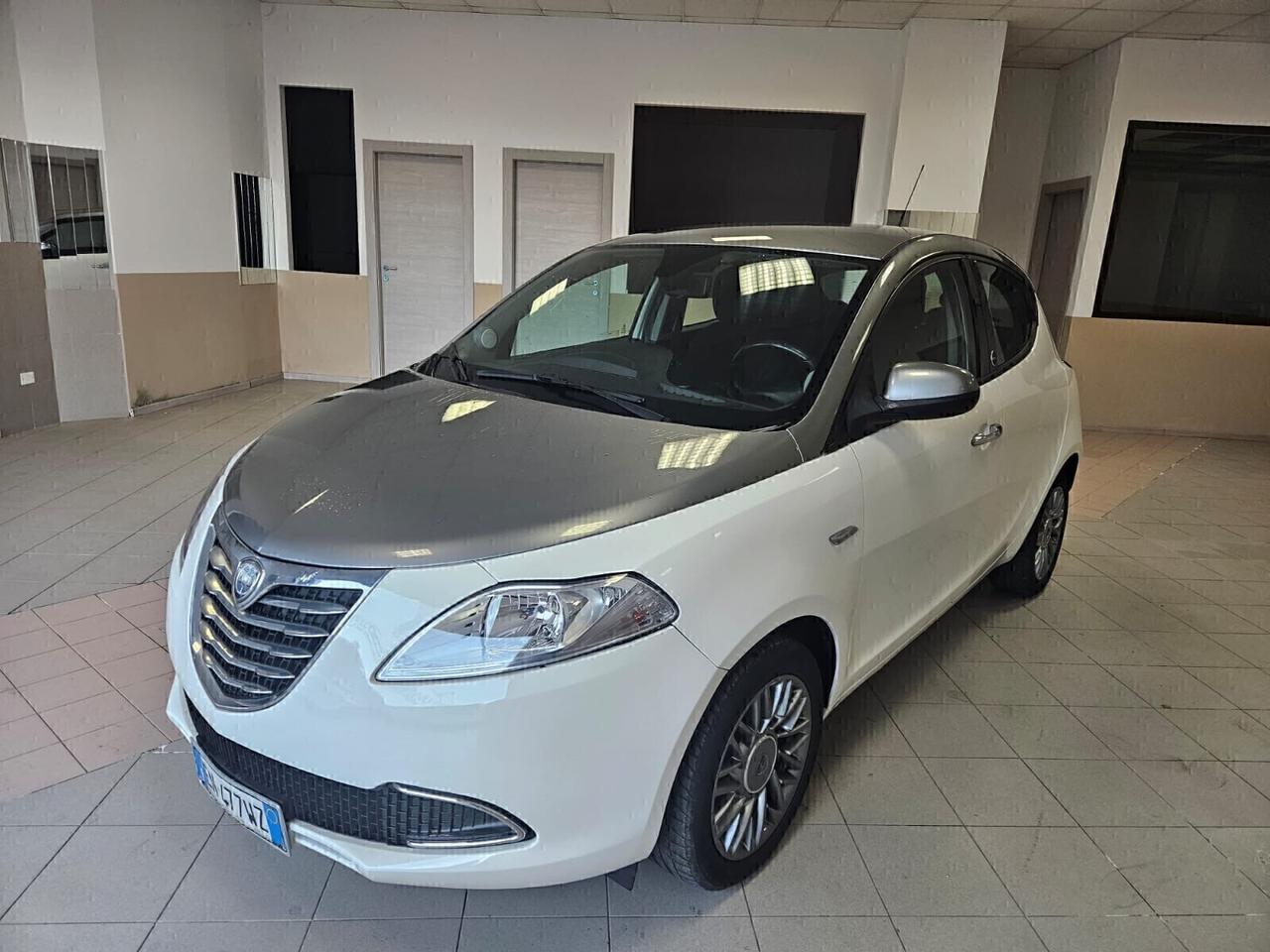 Lancia Ypsilon 1.2 69 CV 5 porte GPL Ecochic Silver