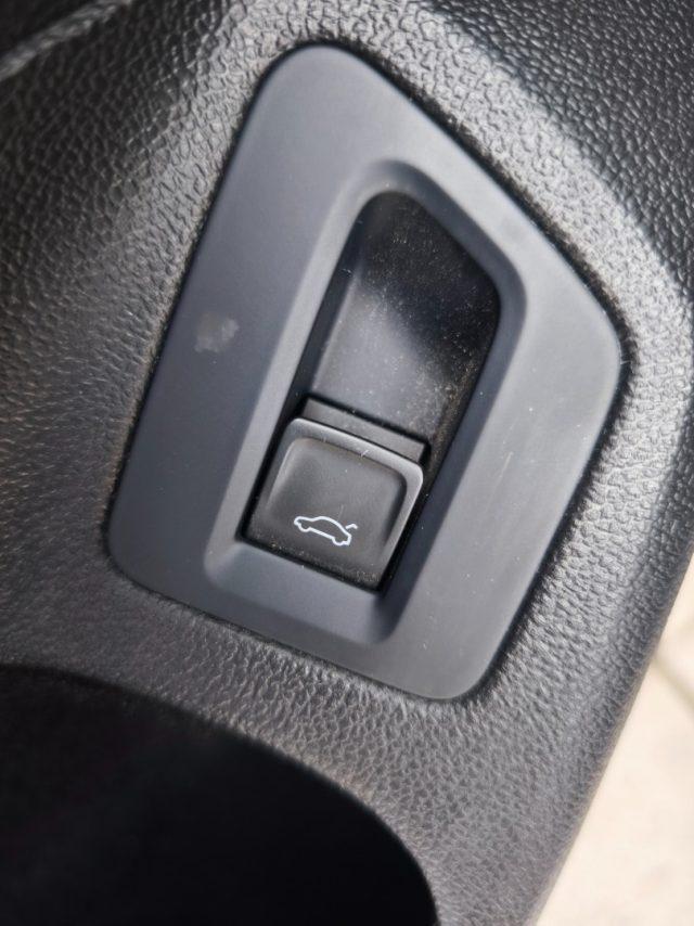 VOLKSWAGEN Passat Variant 1.6 TDI DSG Aut. Business BlueMotion Navi Clima