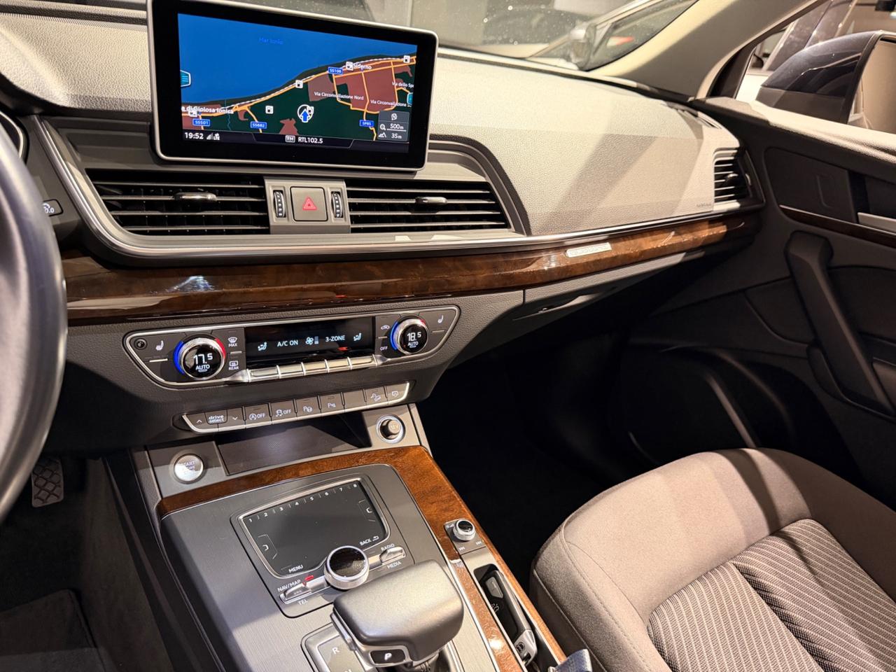 Audi Q5 40 TDI quattro S tronic Business Design