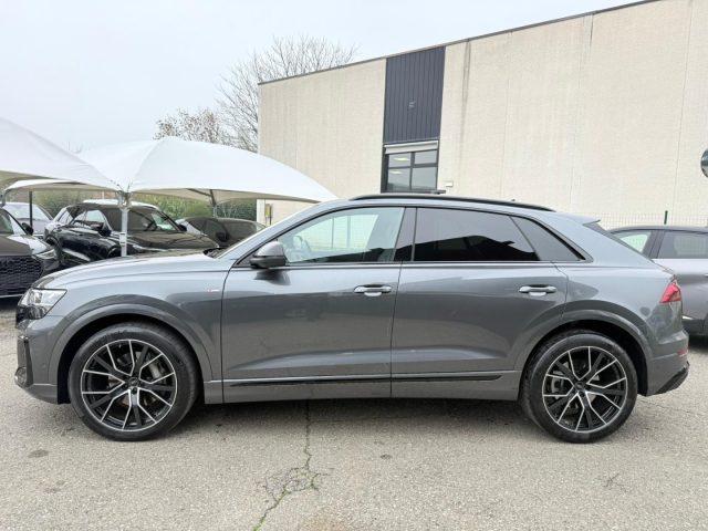 AUDI Q8 50 TDI 286 CV quattro S line edition Black Pack