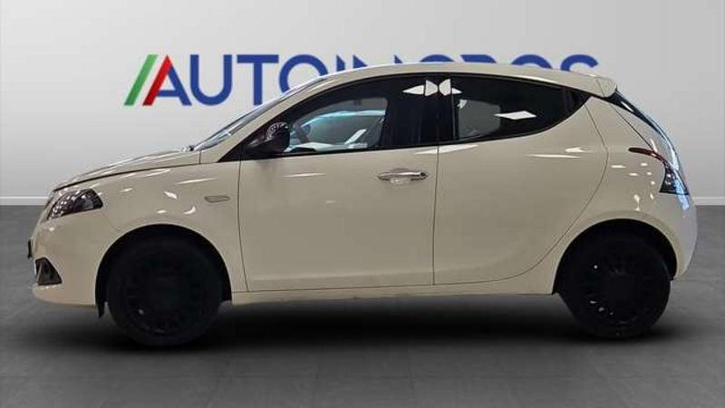 Lancia Ypsilon 1.0 FireFly Hybrid Silver