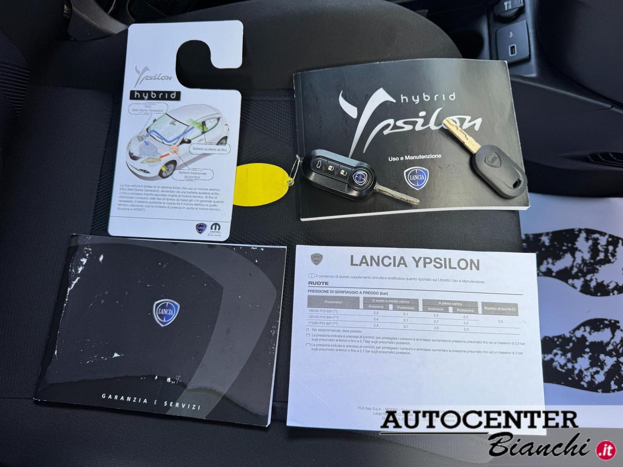 Lancia Ypsilon 5 Porte Ypsilon 1.0 firefly hybrid Gold s&s 70cv