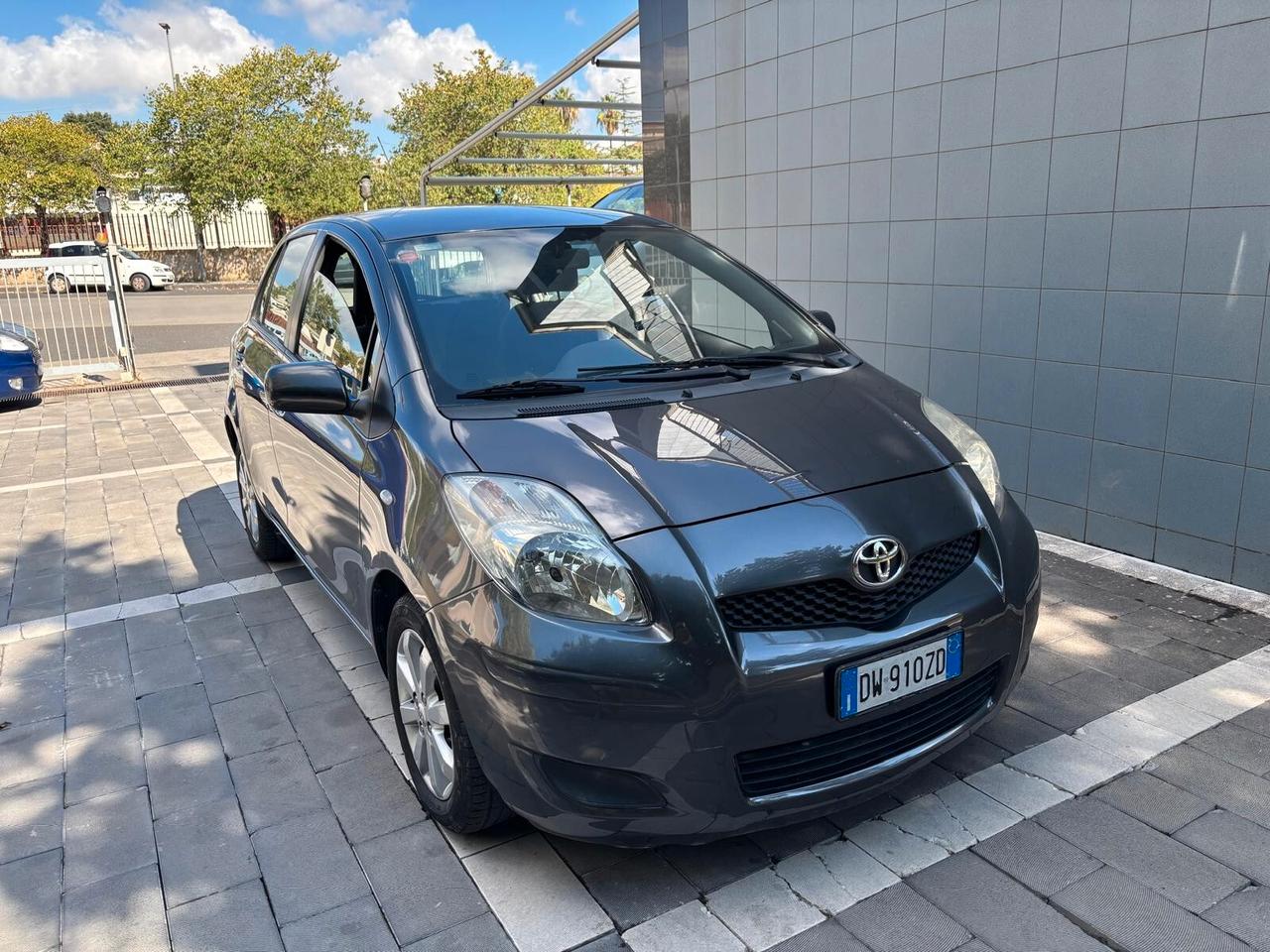 Toyota Yaris 1.4 5 porte Sol