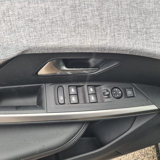 PEUGEOT 3008 Hybrid 136 e-DCS6 Allure