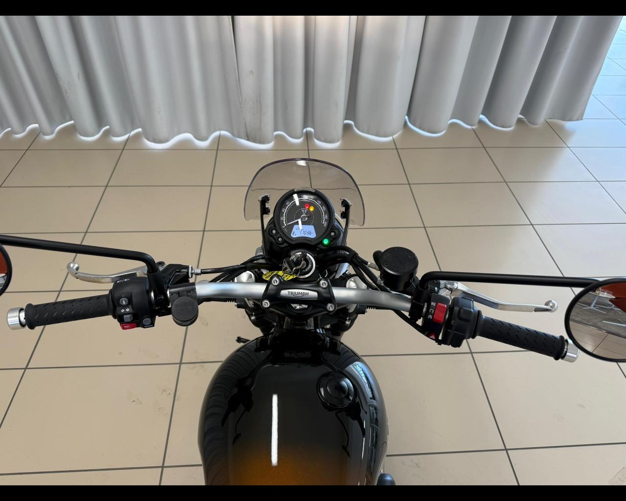TRIUMPH Scrambler 900 - Stealth Edition
