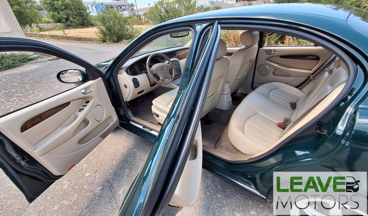 Jaguar X-Type 2 litri V6 Executive (M1540)
