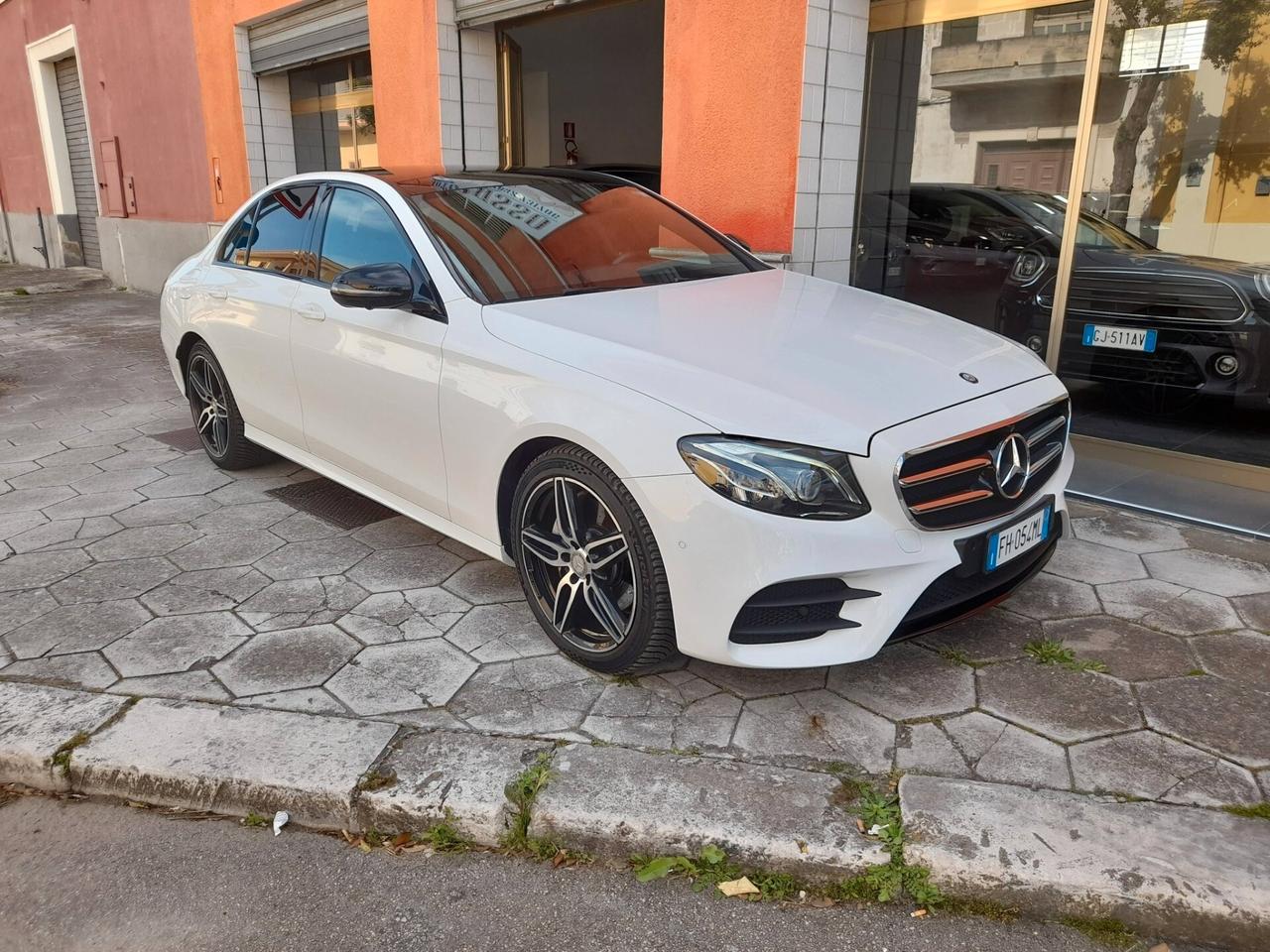 MERCEDES E 220 D AMG LINE BERLINA
