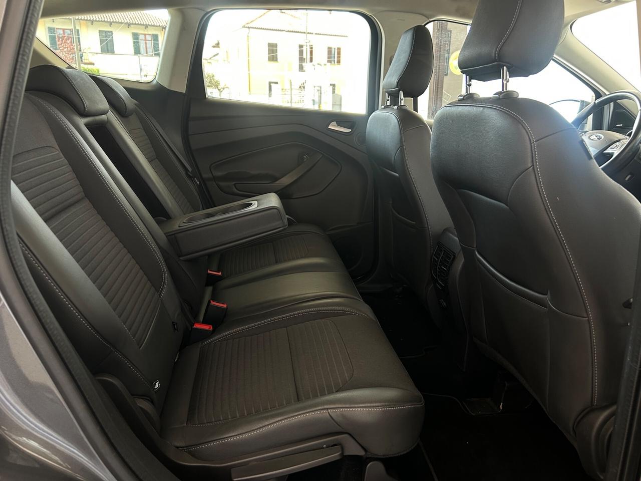 Ford Kuga 1.5 TDCI 120 CV S&S 2WD Powershift Titanium