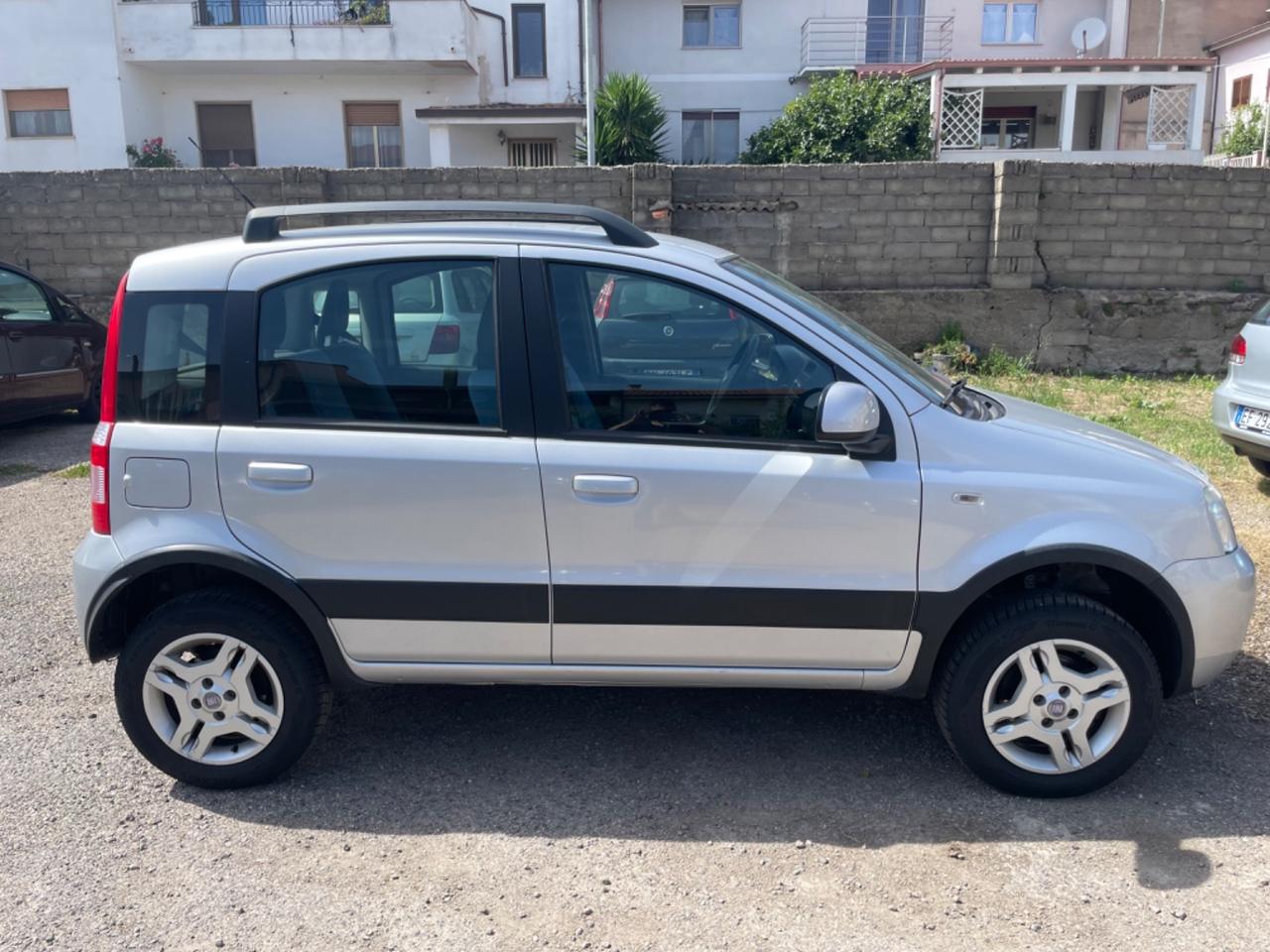 Fiat Panda 1.3 MJT 16V 4x4 con tasto ELD differenzi garanzia 12