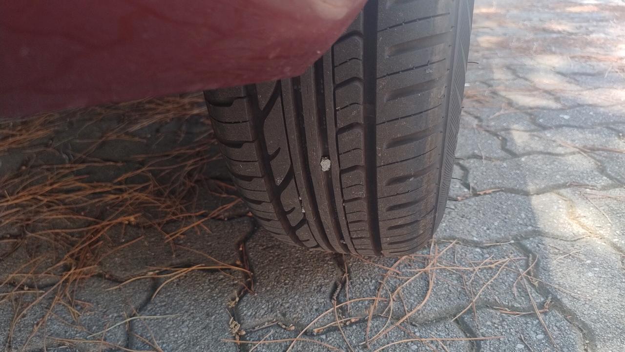 Mazda 323 F 1.6i 16V C. Autom. ASI-CRS clima Ok Neopat.
