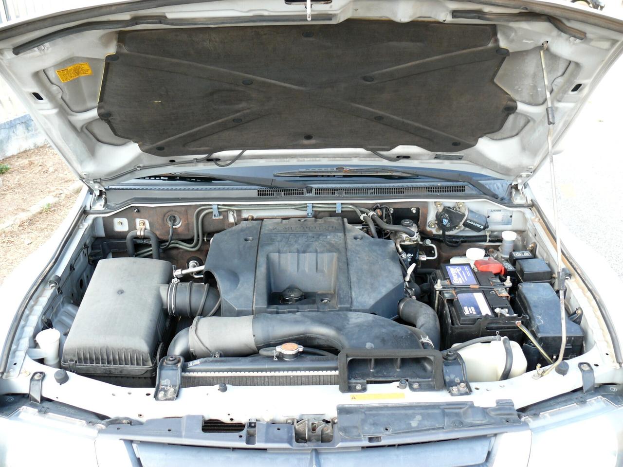 Mitsubishi Pajero 3.2 16V DI-D 5p. GLS2 Autocarro