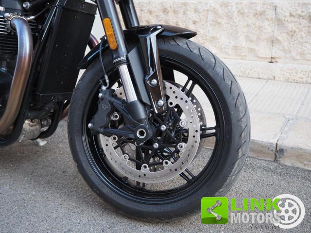 TRIUMPH Speed Twin 1200