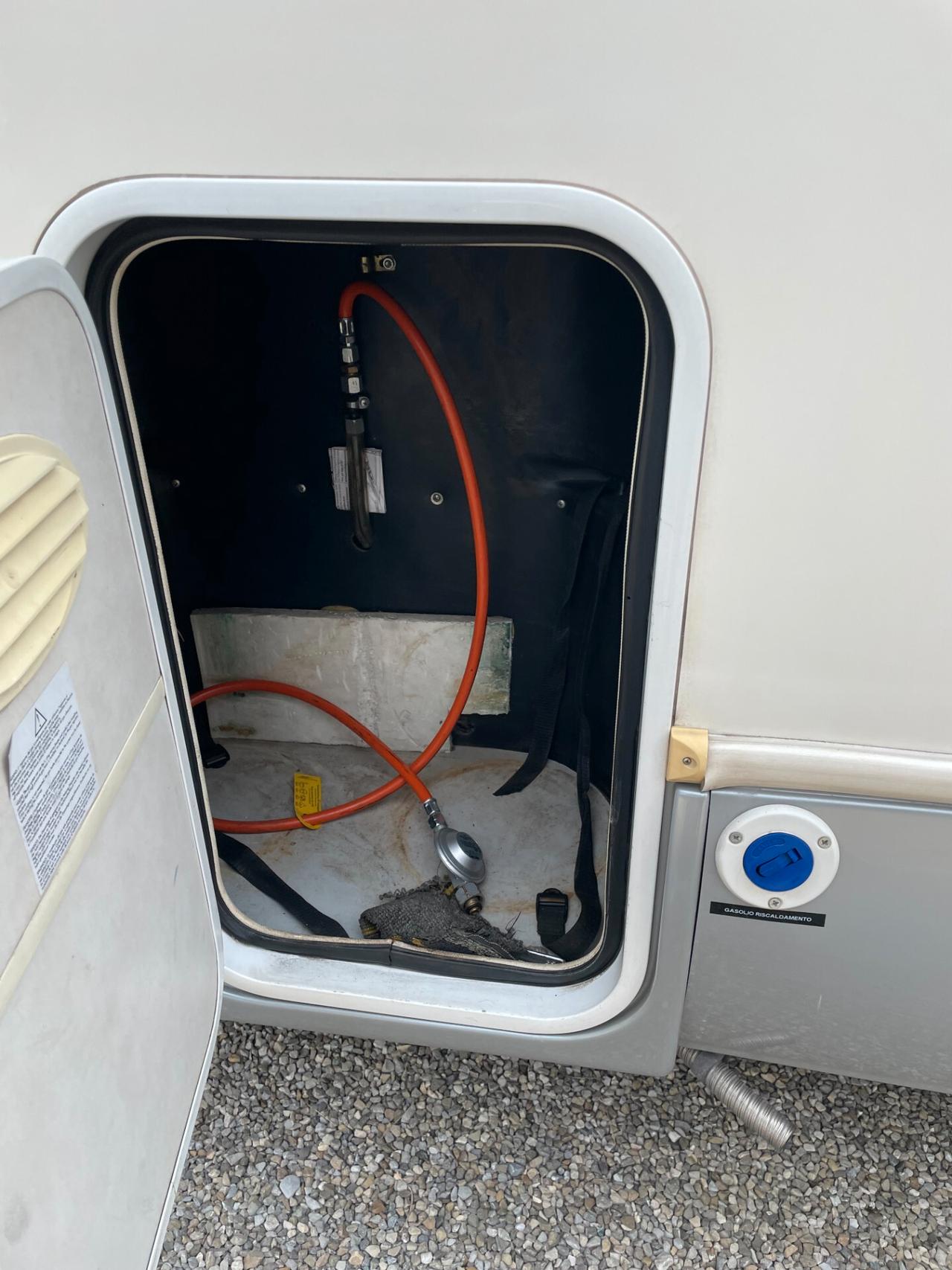 Ford Autocaravan mansardato Rimor Katamarano 5 - 6 posti letto