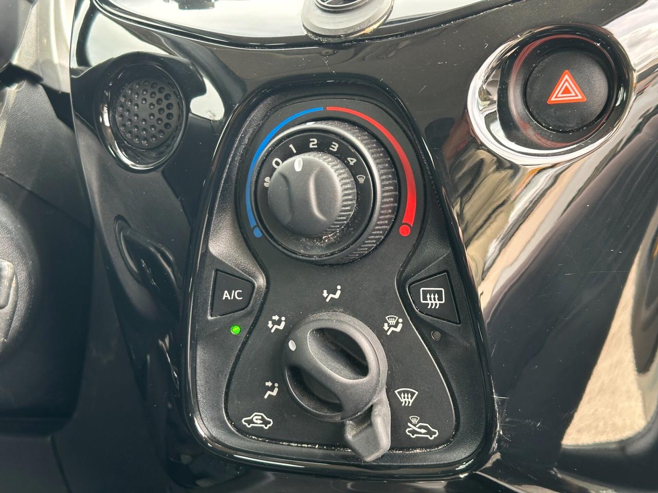 PEUGEOT 108 VTi 72 S&S 5 porte Allure