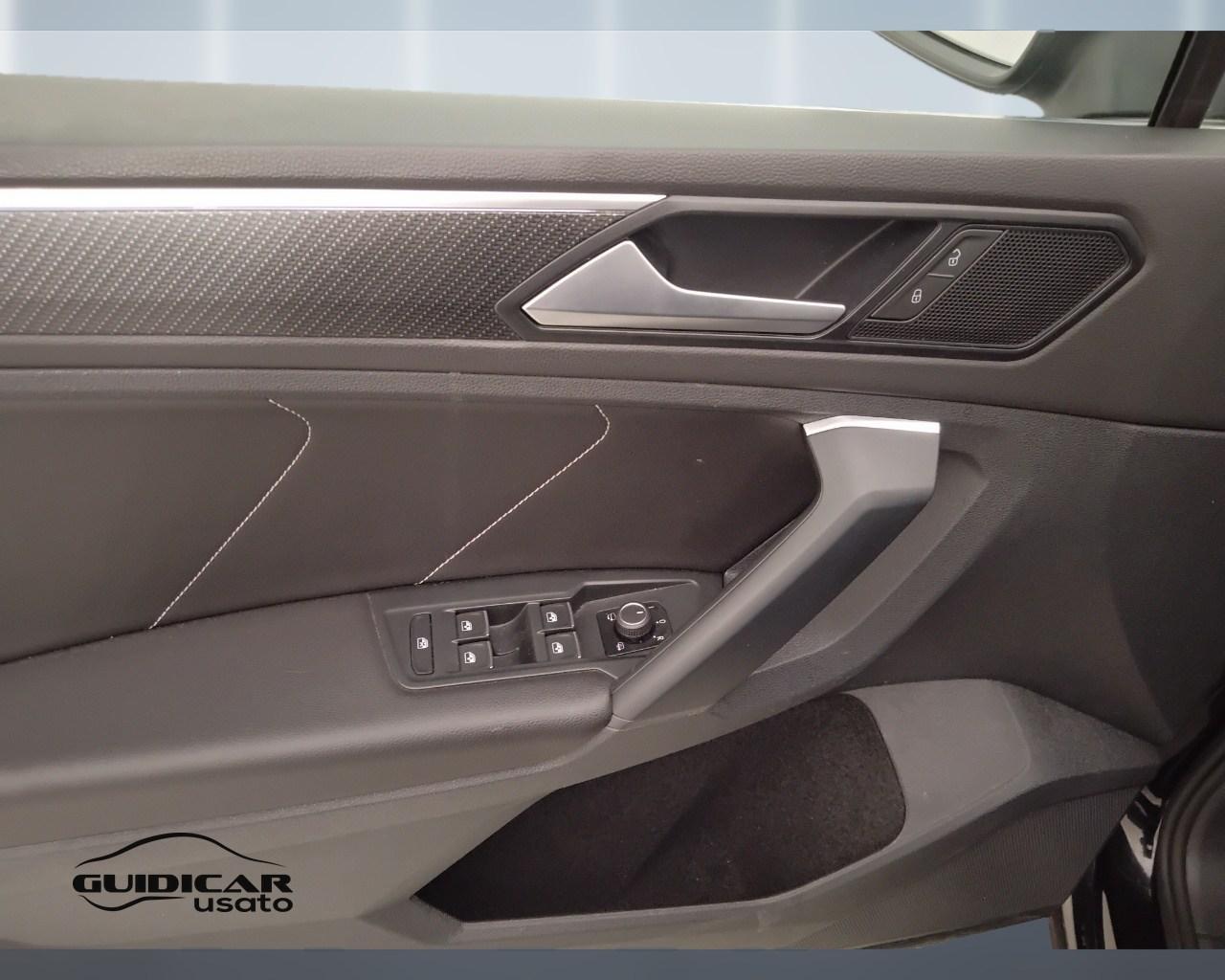VOLKSWAGEN Tiguan II 2021 - Tiguan 2.0 tdi R-Line 150cv dsg