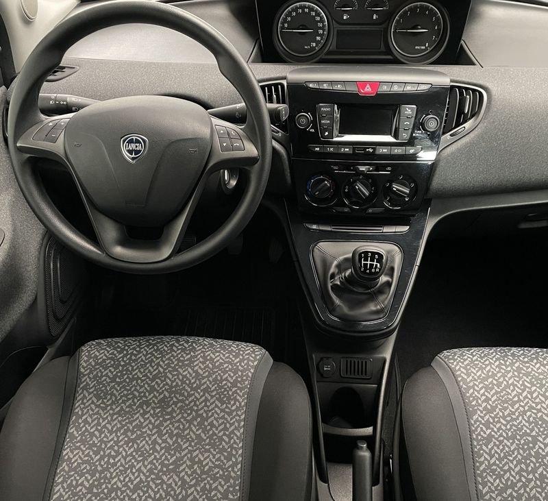 Lancia Ypsilon 1.0 FireFly 5 porte S&S Hybrid Silver